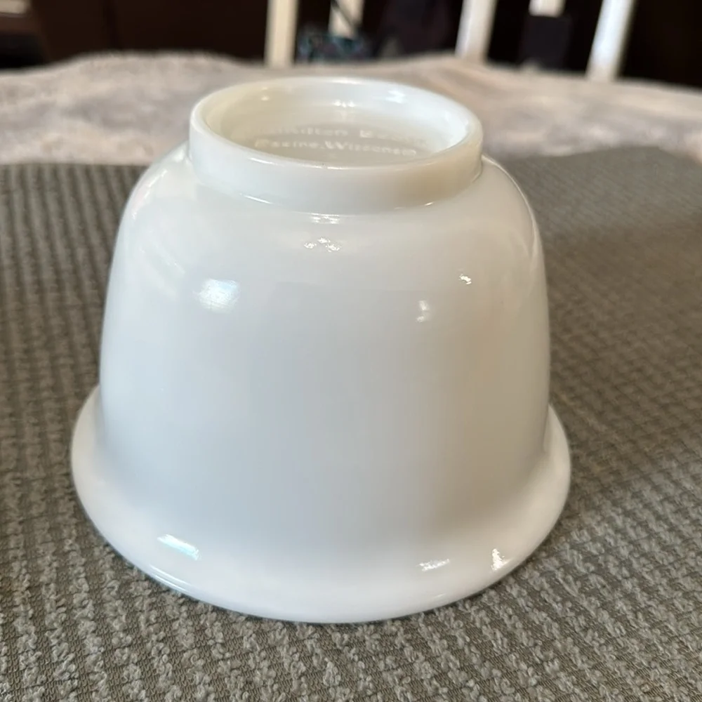 Vintage Hamilton‎ Beach Milk Glass Mixing Bowl Pour Spout Racine Wisconsin 7”